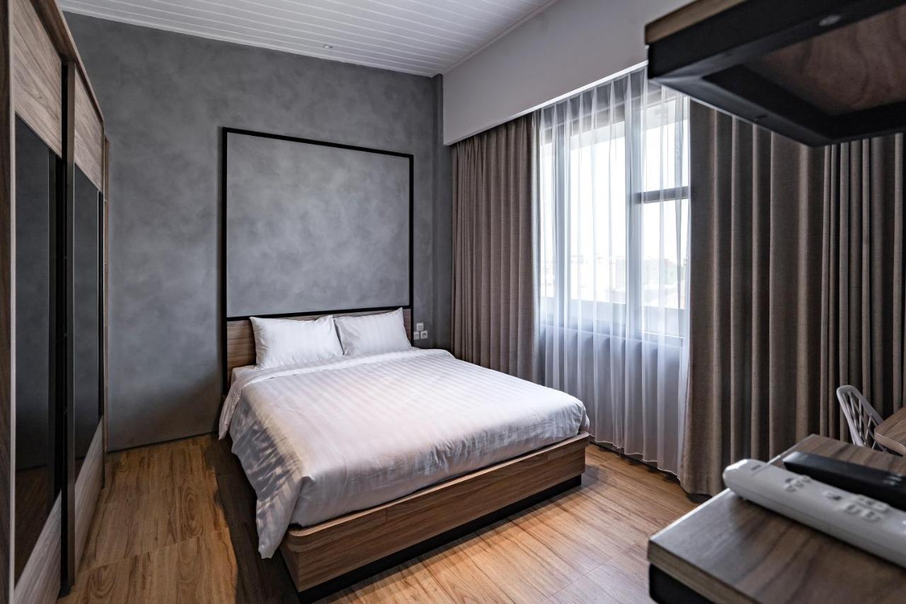 Hotel Loa Living Solo Baru Grogol Exterior foto
